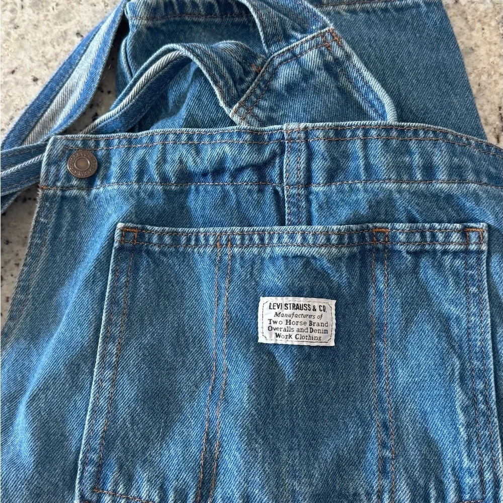 Levi’s Classic Women's Denim Overalls - Picture 2 of 4